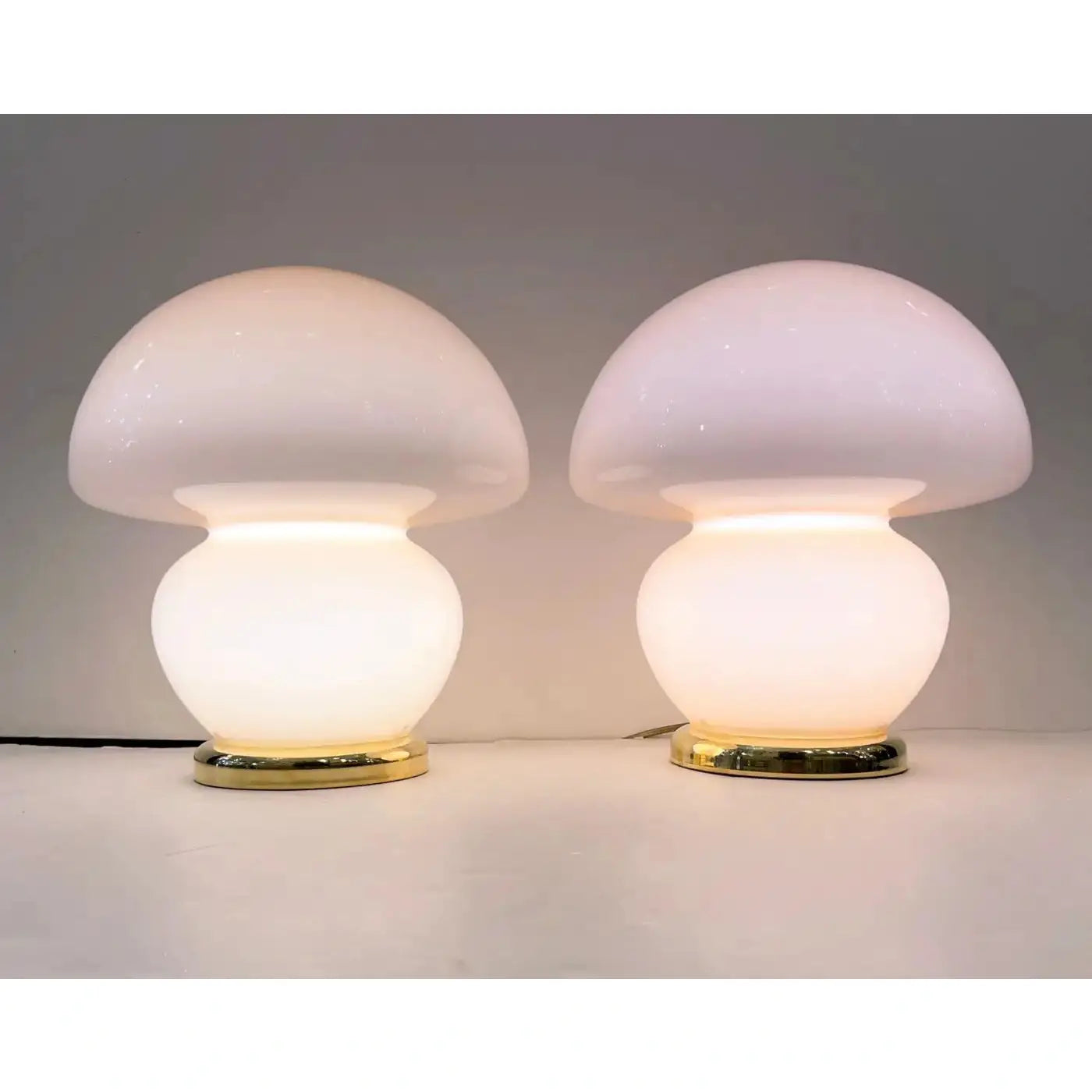 1970s Vintage Italian Pair of Blush Pink Murano Glass and Brass Mushroom Lamps