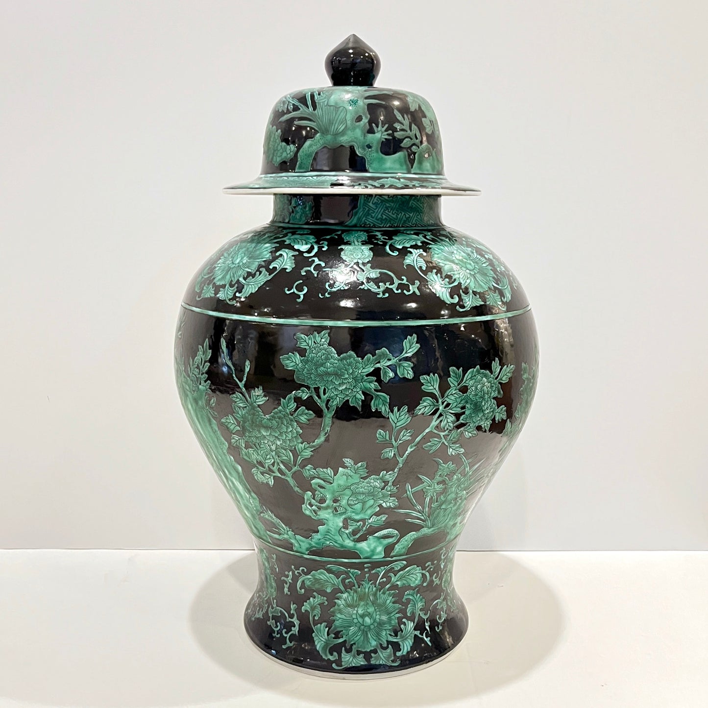 Mid-20th Century Chinese Export Black Green Tall Baluster Ginger Jar with Cover