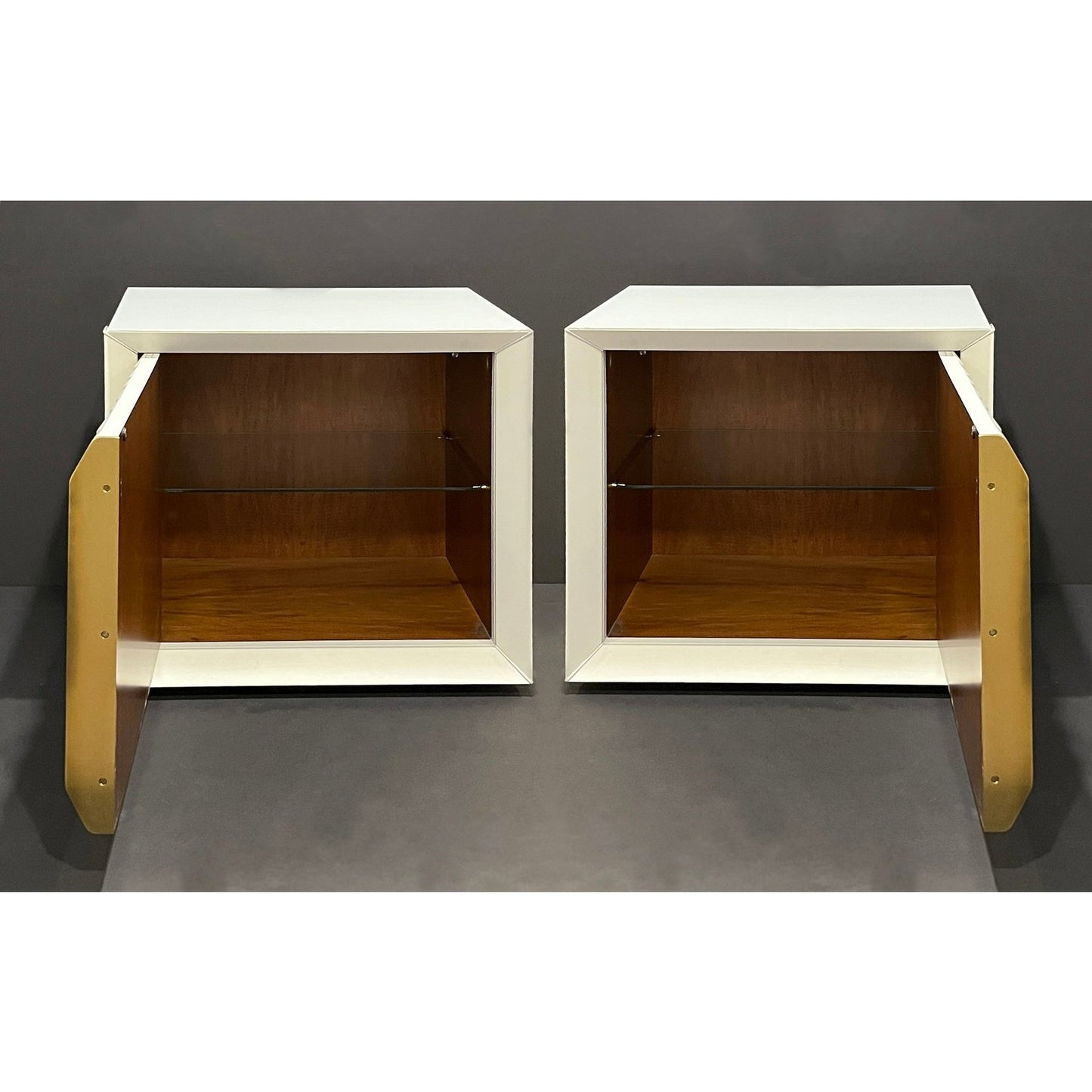 Frigerio 1970s Italian Pair of White Lacquered Wood Side Tables / Nightstands