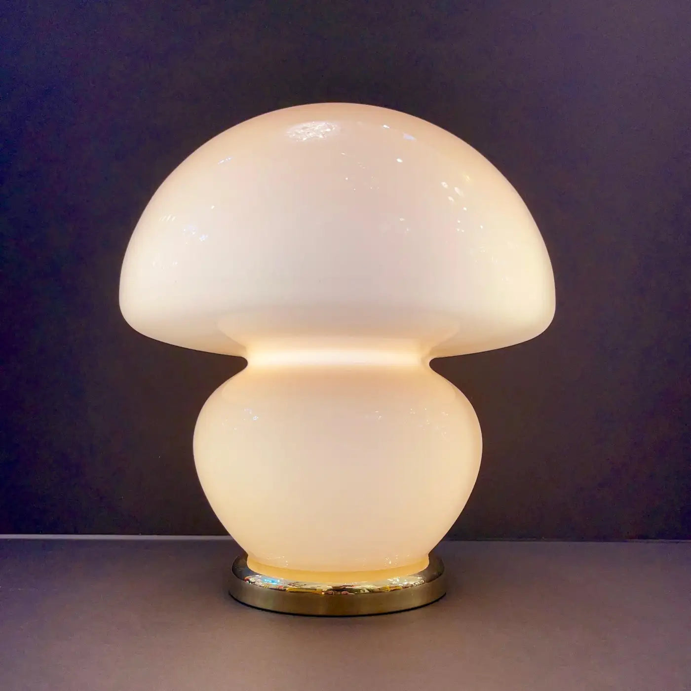 1970s Vintage Italian Pair of Blush Pink Murano Glass and Brass Mushroom Lamps