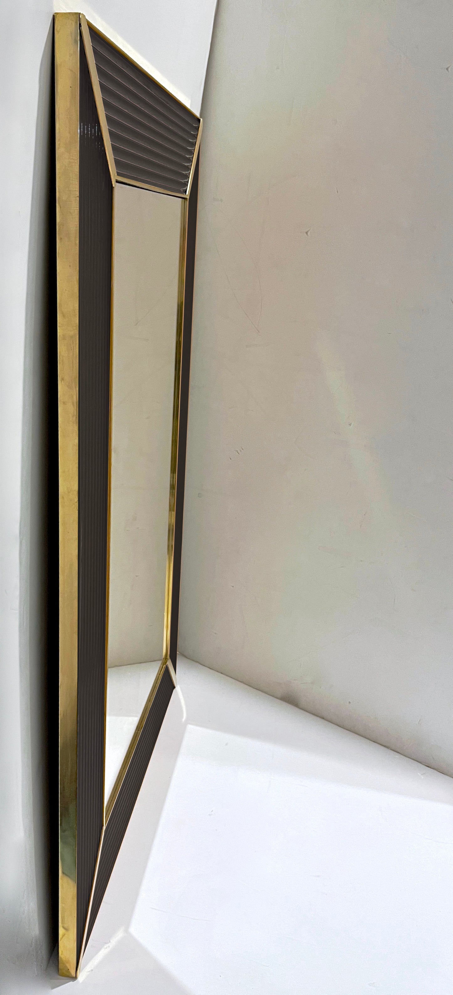 Bespoke Italian Art Deco Design Iridescent Black Fluted Murano Glass Brass Mirror