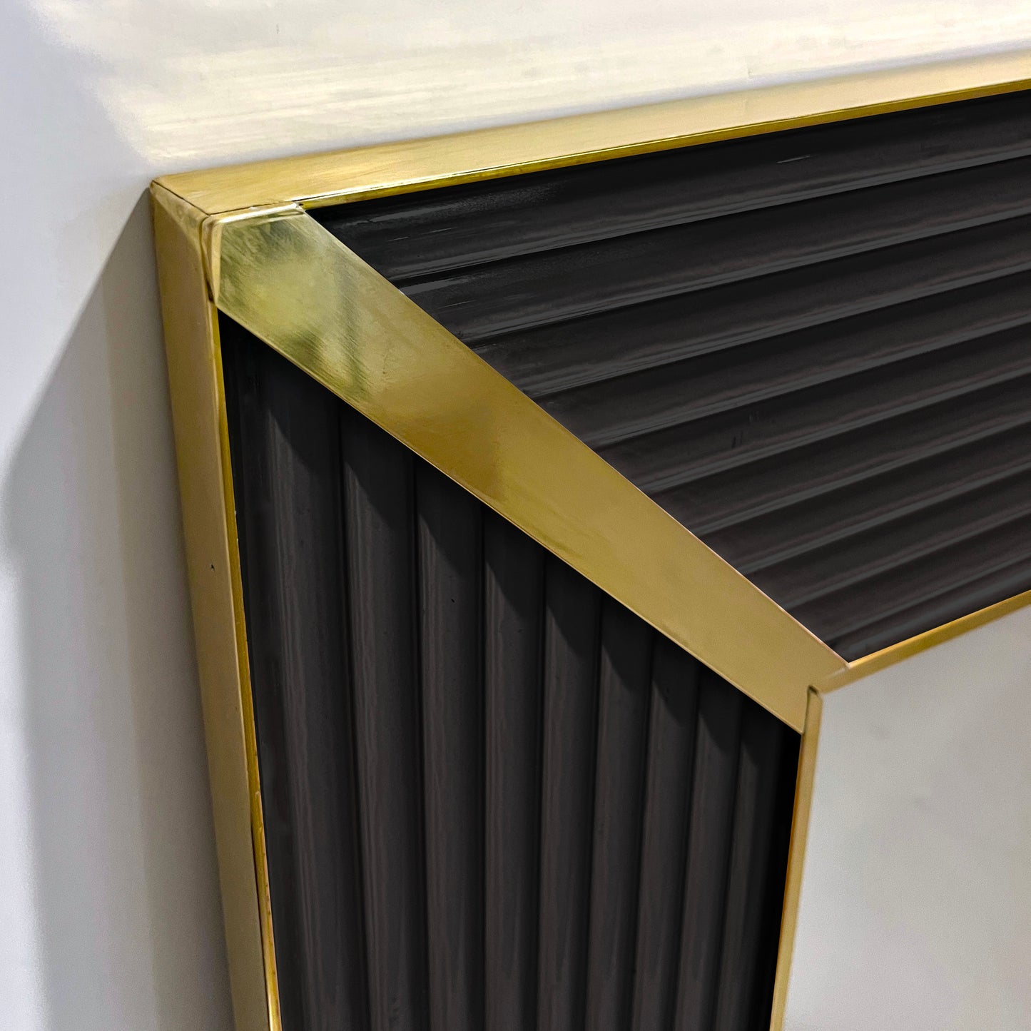 Bespoke Italian Art Deco Design Iridescent Black Fluted Murano Glass Brass Mirror