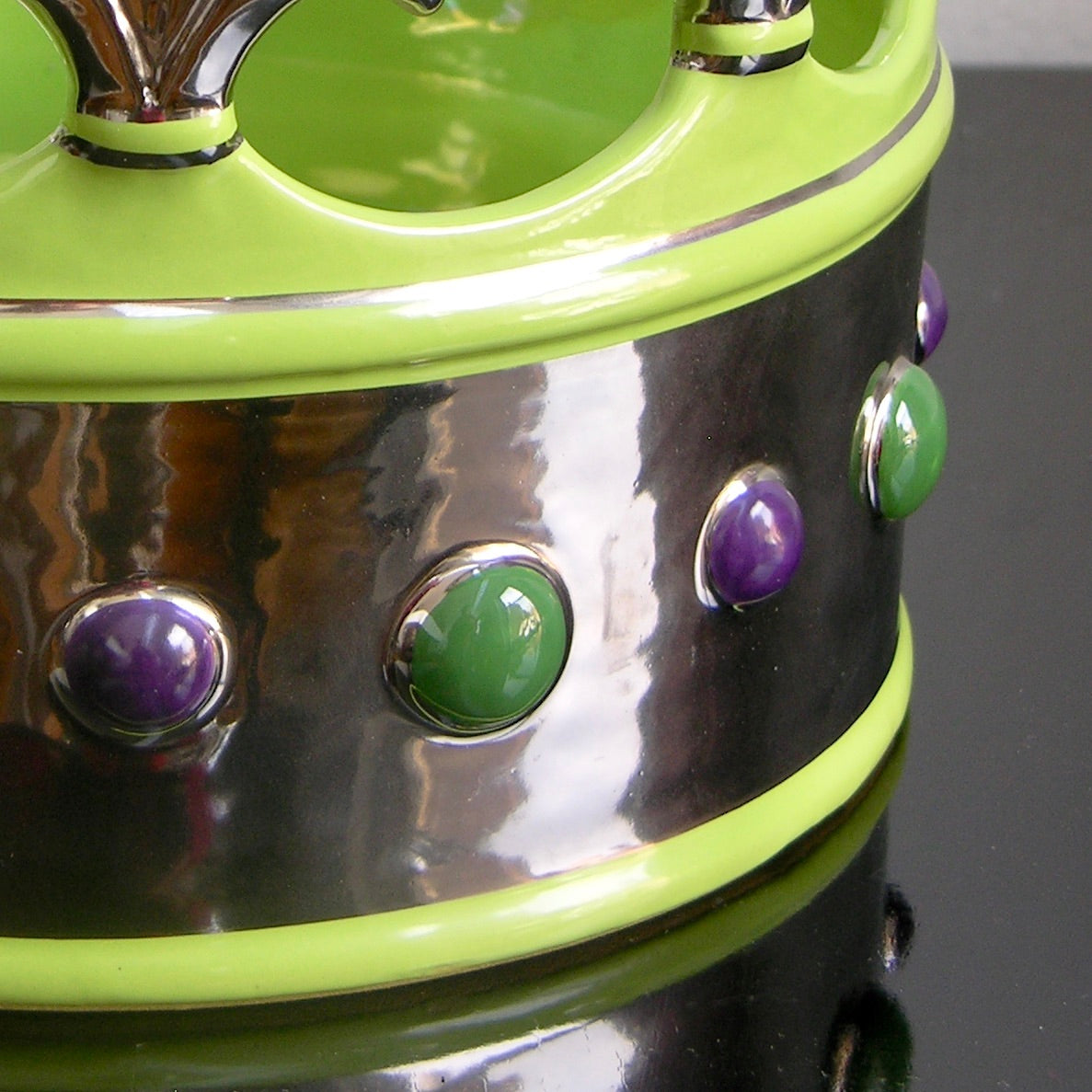 Contemporary Italian Apple Jade Green Majolica Crown Bowl with Platinum Accents