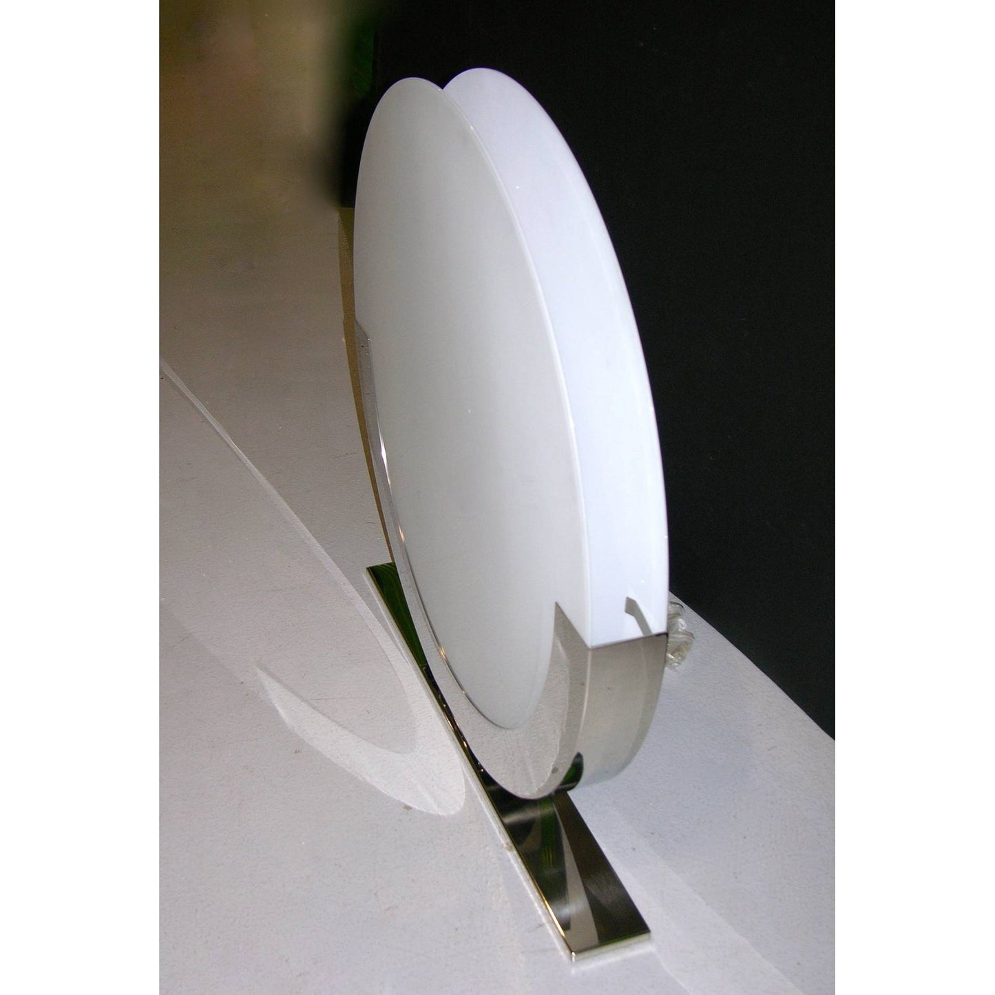 1990 Minimalist Italian Design White and Chrome Round Table Lamp