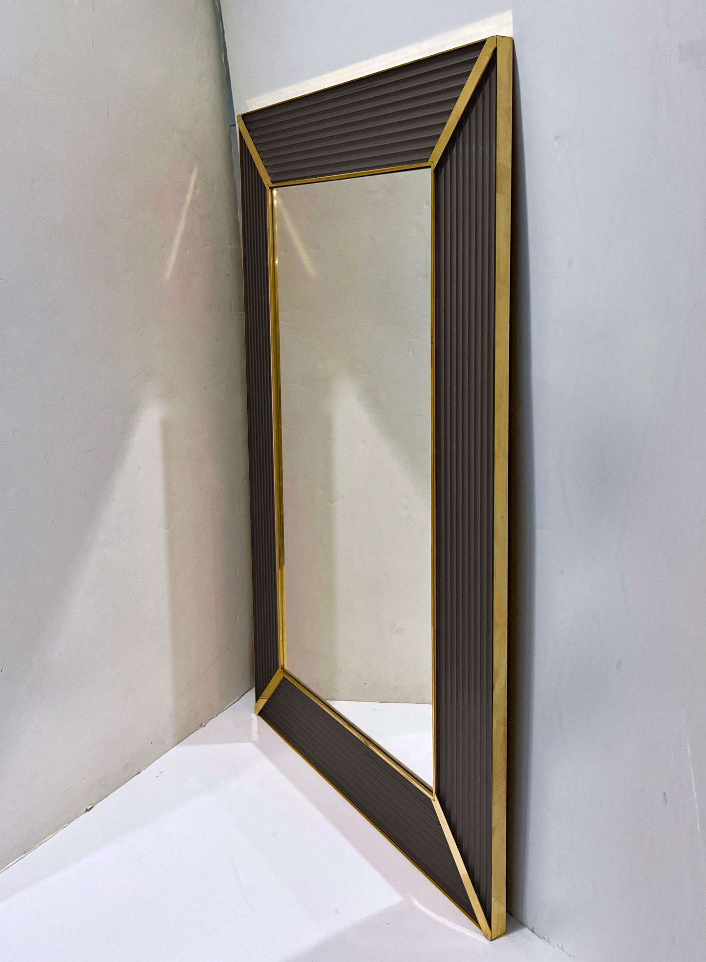 Bespoke Italian Art Deco Design Iridescent Black Fluted Murano Glass Brass Mirror