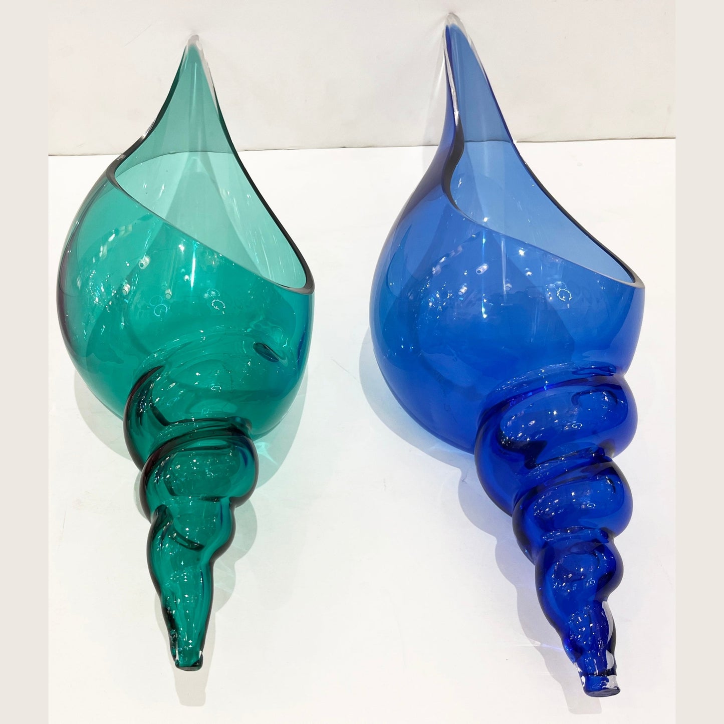 1980 Romano Donà Italian Modern Cobalt Blue Murano Art Glass Spire Shell Bowl