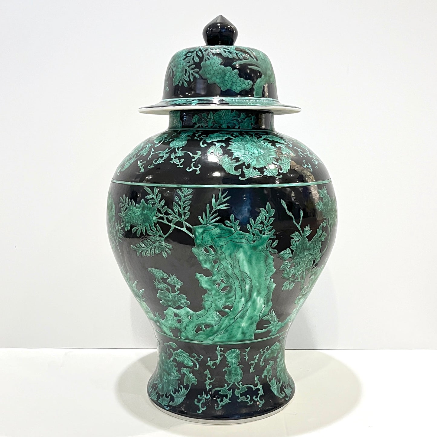 Mid-20th Century Chinese Export Black Green Tall Baluster Ginger Jar with Cover