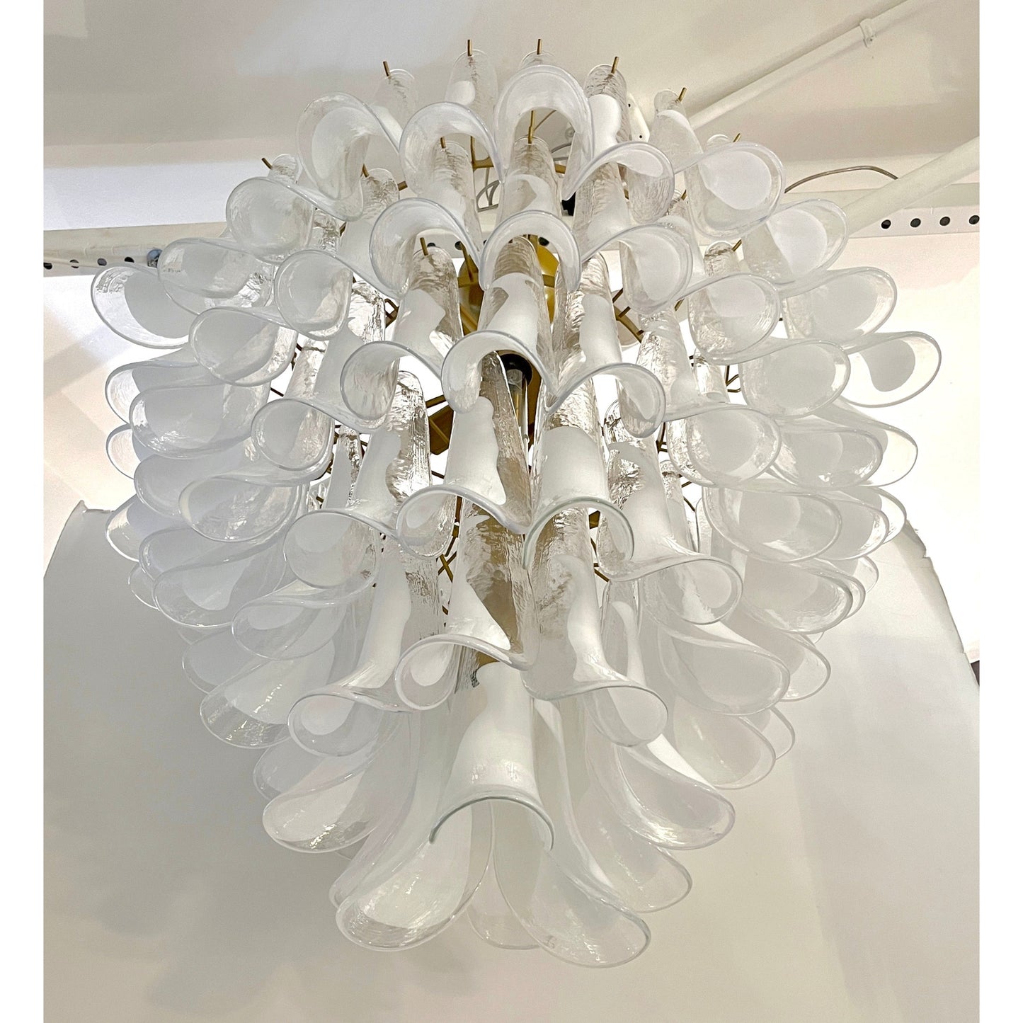Italian Modern White and Crystal Clear Saddle Leaf Murano Glass Gold Chandelier