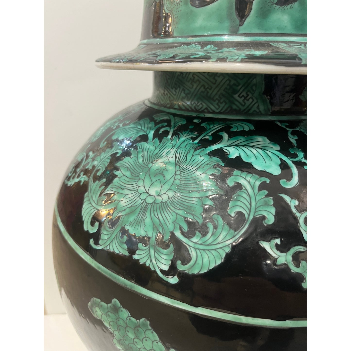 Mid-20th Century Chinese Export Black Green Tall Baluster Ginger Jar with Cover