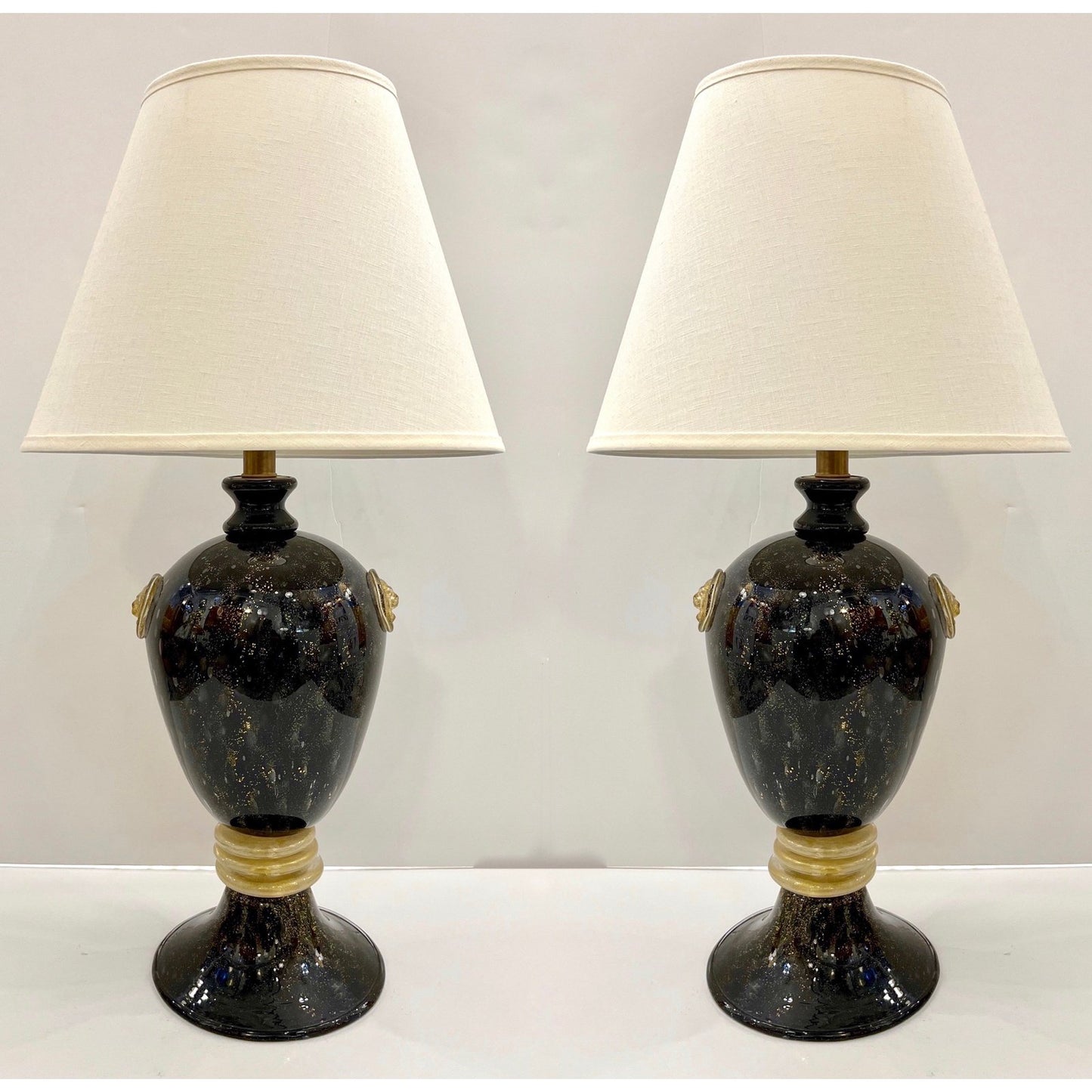 Seguso 1960s Italian Pair of Vintage Black and Gold Murano Glass Urn Shape Lamps