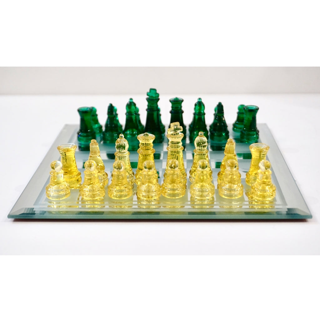 Contemporary Minimalist Green & Yellow Murano Glass Chess Set on Mirrored Board
