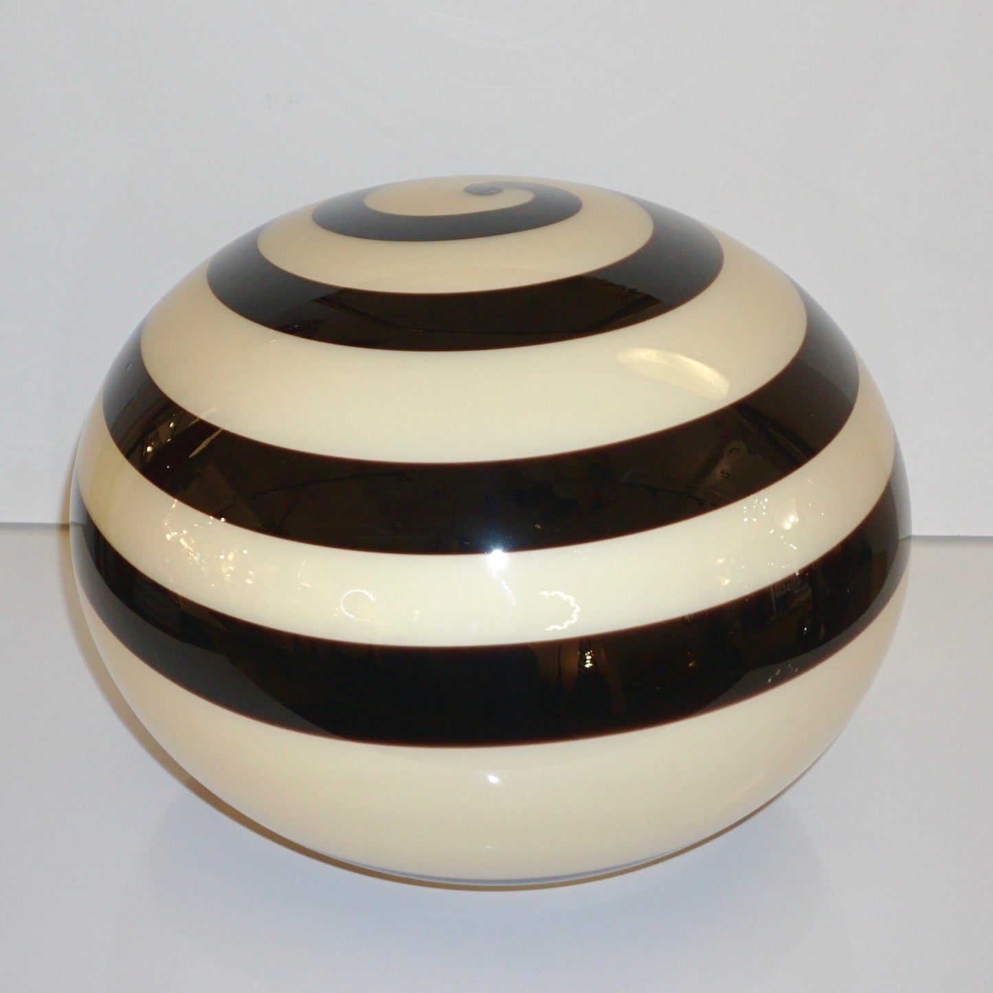 1990s Italian Mid-Century Modern Pair of Brown & Cream Globe Sphere Glass Lamps