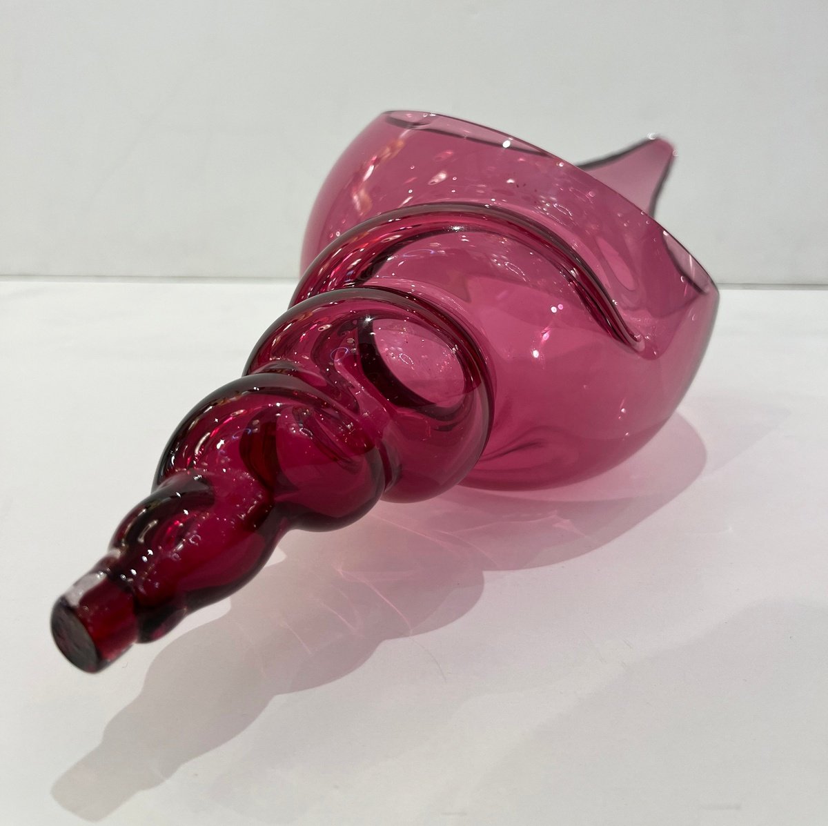 1980 Romano Donà Italian Modern Fuchsia Coral Murano Art Glass Spire Shell Bowl