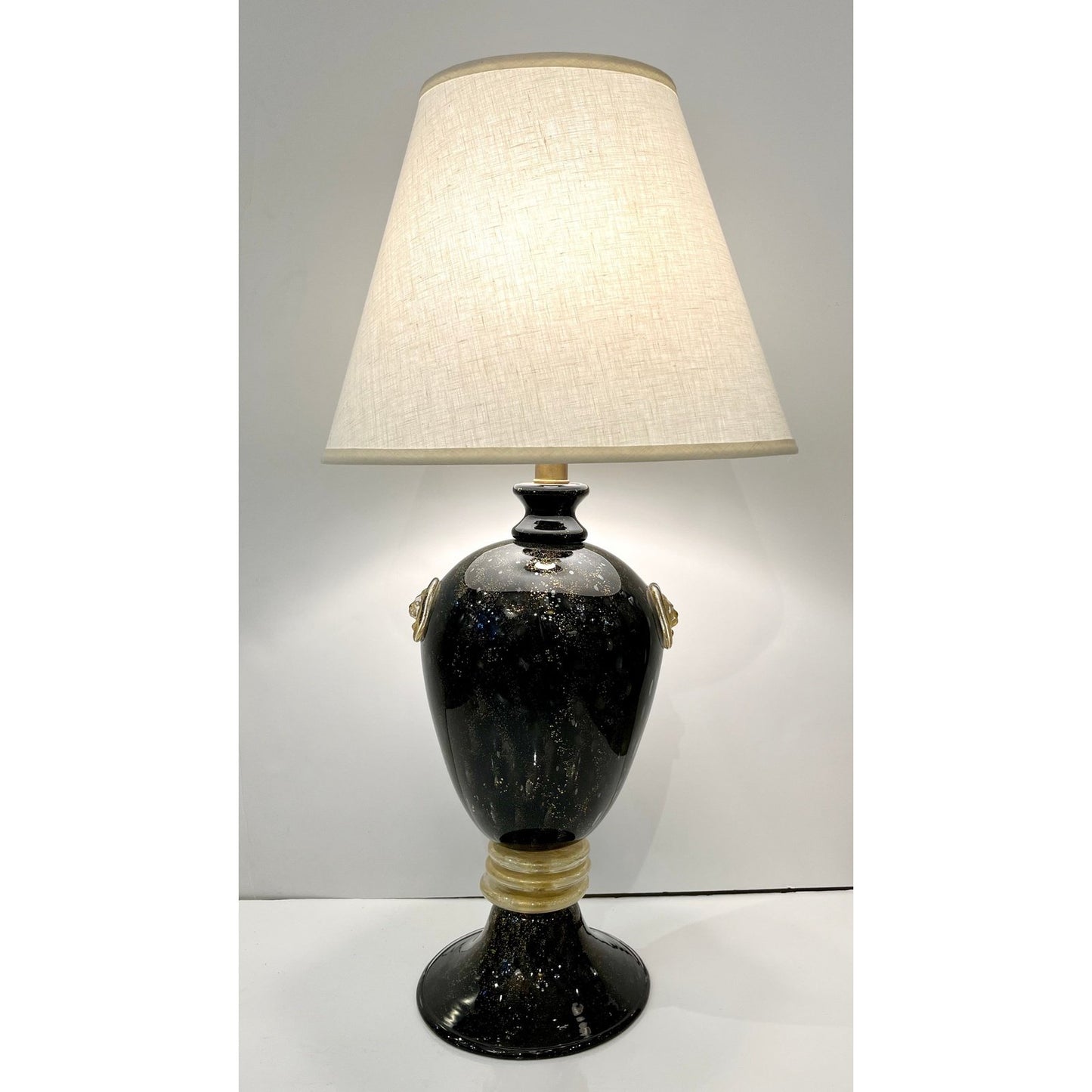 Seguso 1960s Italian Pair of Vintage Black and Gold Murano Glass Urn Shape Lamps