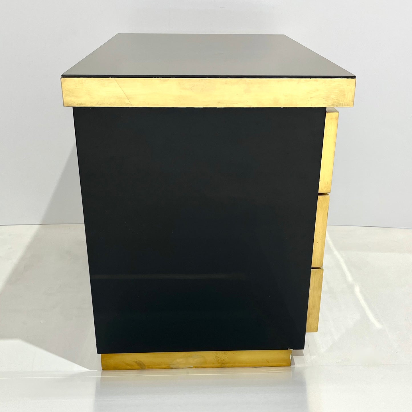 1970 Italian Vintage Brass Black Lacquer 3-Drawer Pair of NightStands/Sidetables
