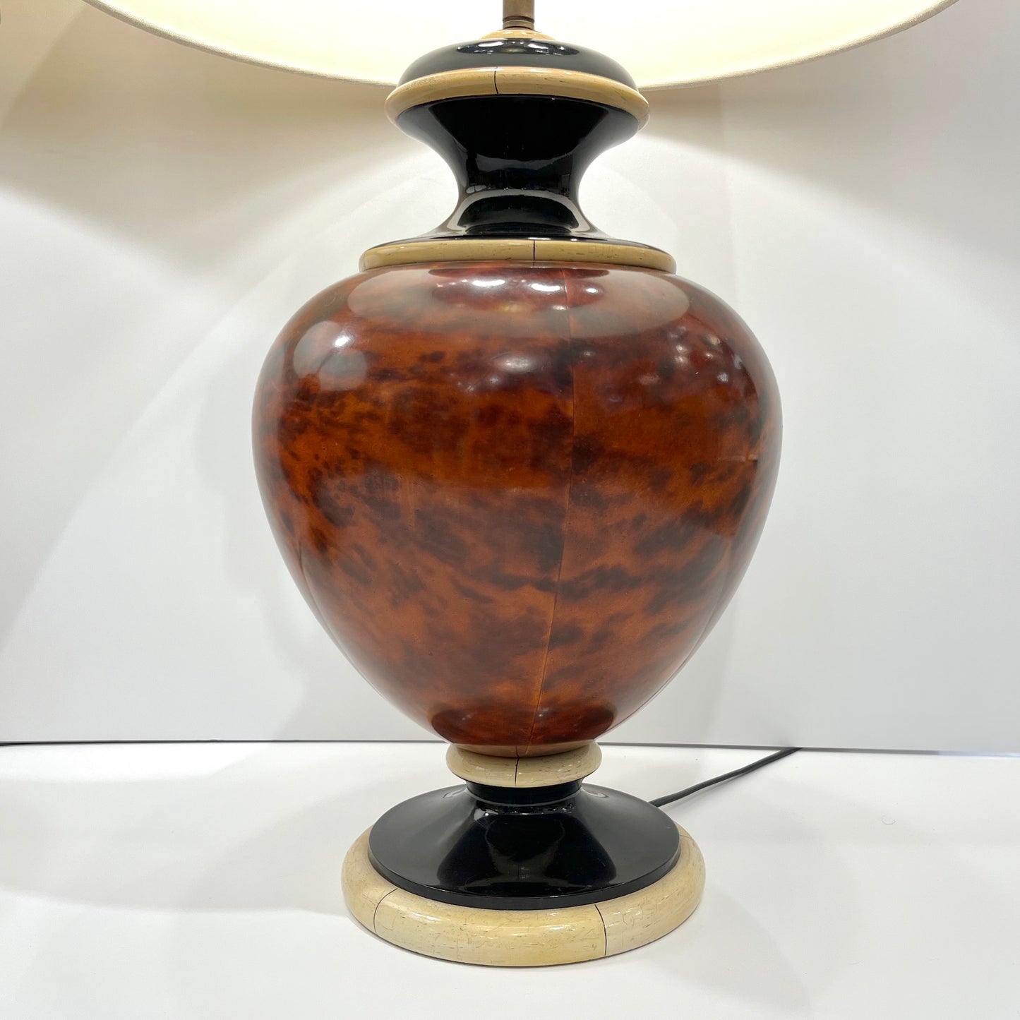 1960s Italian Vintage Pair of Veneered Walnut Black Cream Lacquer Table Lamps