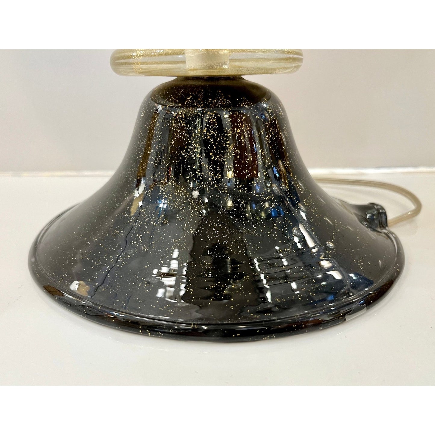 Seguso 1960s Italian Pair of Vintage Black and Gold Murano Glass Urn Shape Lamps