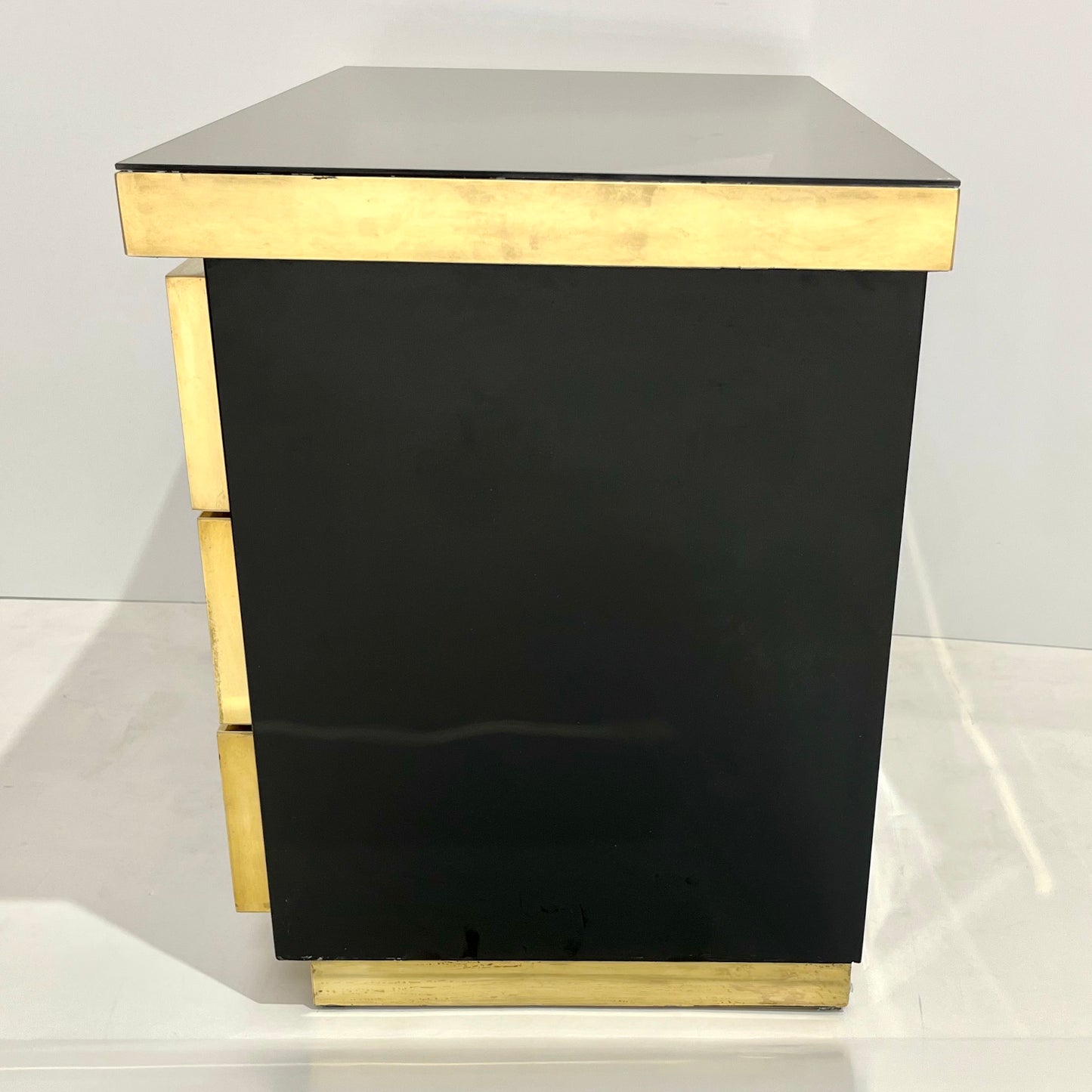 1970 Italian Vintage Brass Black Lacquer 3-Drawer Pair of NightStands/Sidetables