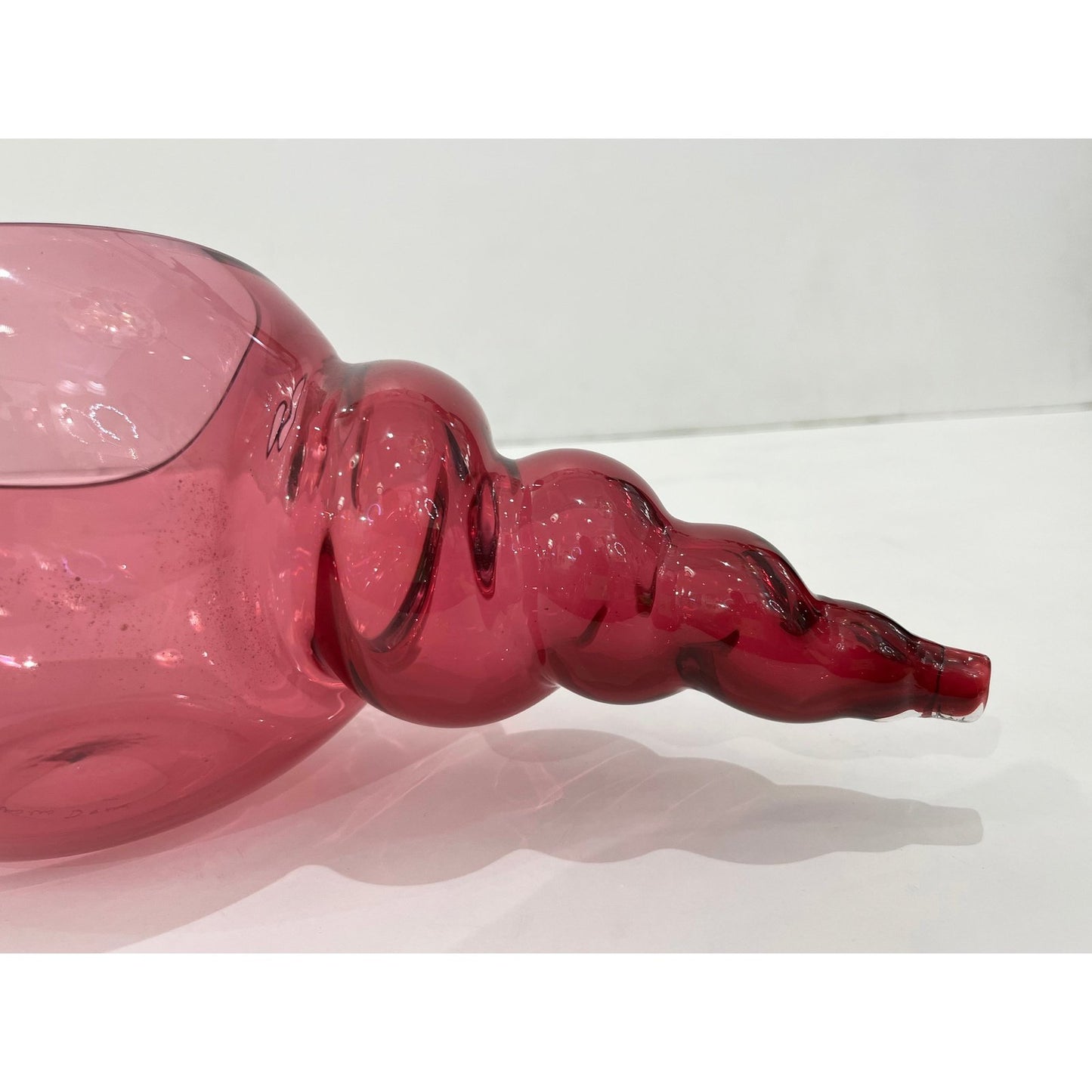 1980 Romano Donà Italian Modern Fuchsia Coral Murano Art Glass Spire Shell Bowl