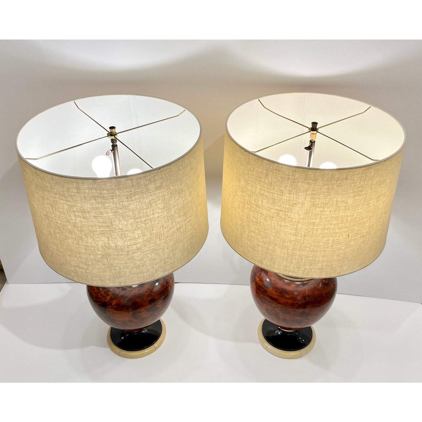 1960s Italian Vintage Pair of Veneered Walnut Black Cream Lacquer Table Lamps