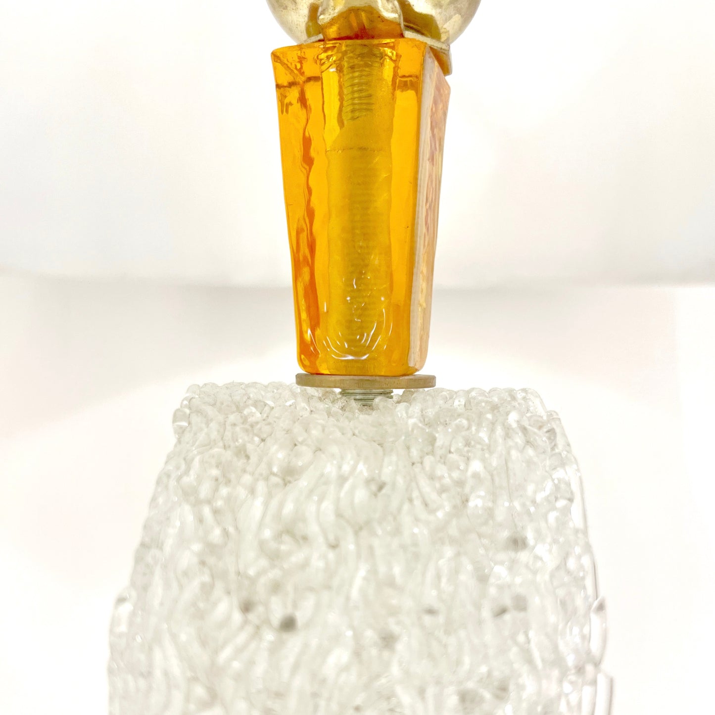 Italian 1970s Vintage Art Deco Pair of White Amber Gold Murano Glass Ring Lamps