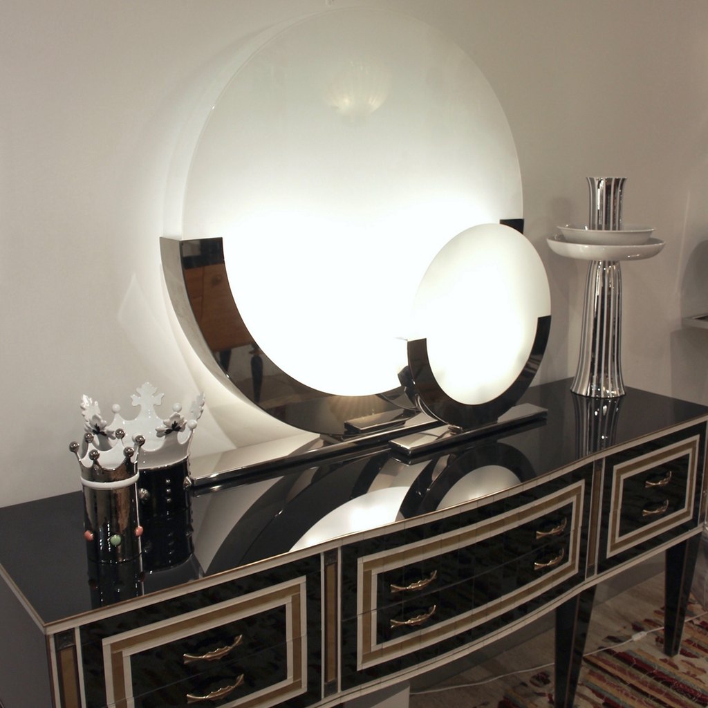 Monumental Italian Design White and Chrome Round Floor or Table Lamps