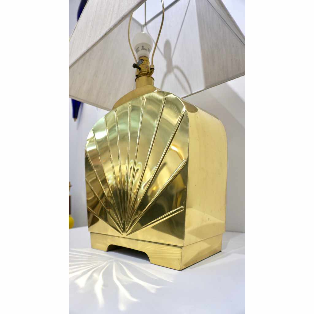 1970s Chapman Vintage Art Deco Design Pair of Hollywood Regency Gold Brass Table Lamps