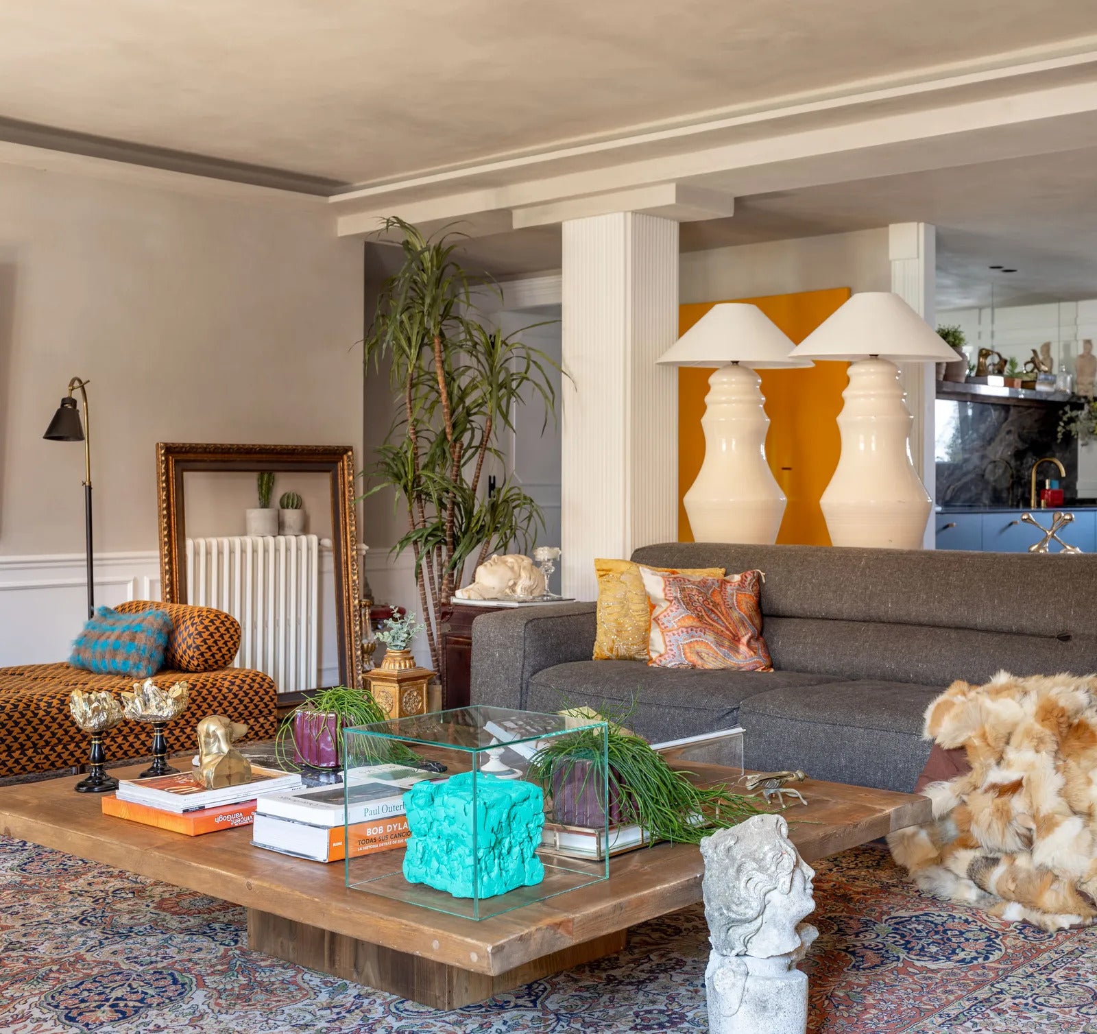 Maximalism vs Minimalism – Cosulich Interiors & Antiques