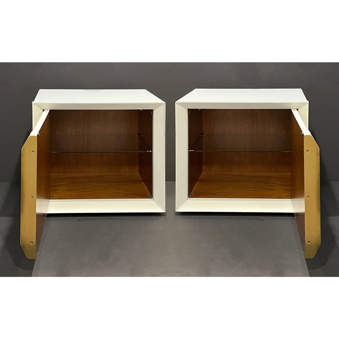 Frigerio 1970s Italian Pair of White Lacquered Wood Side Tables / Nightstands