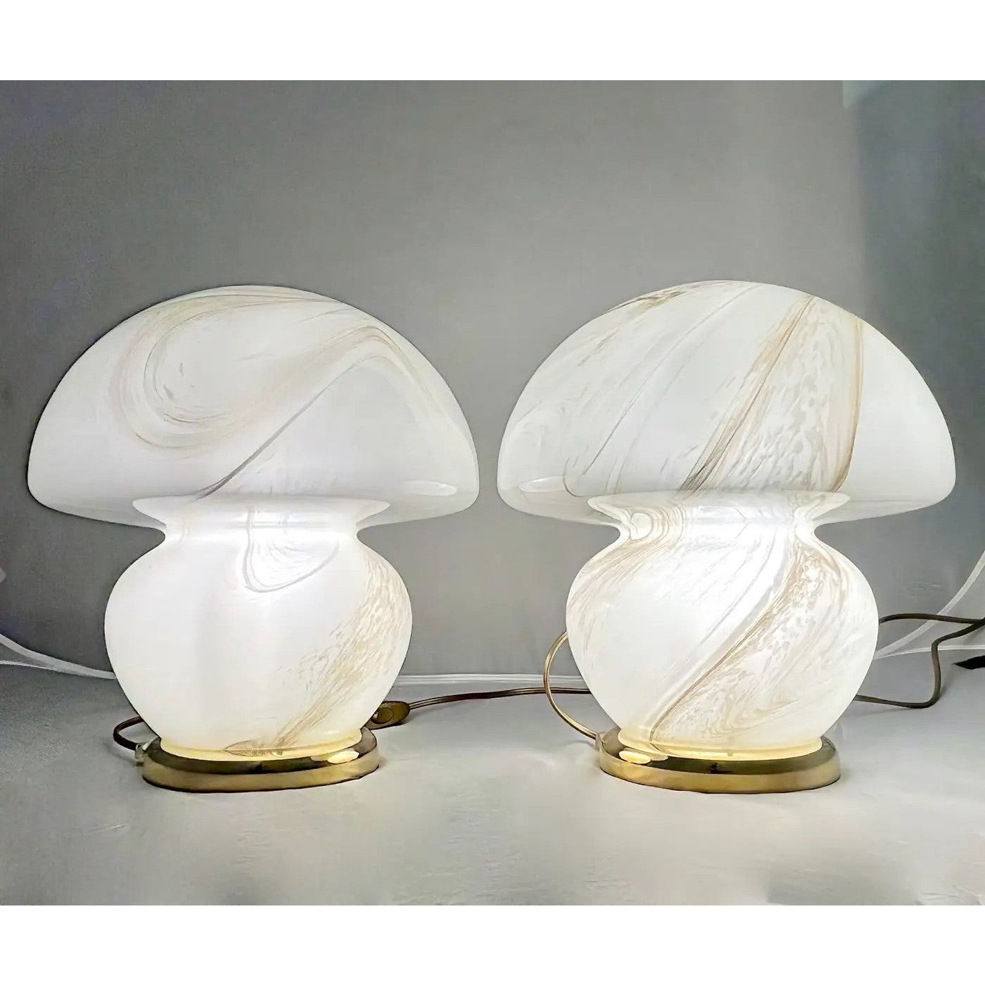 1970s Vintage Italian Pair of Alabaster Murano Glass and Brass Mushroom Lamps