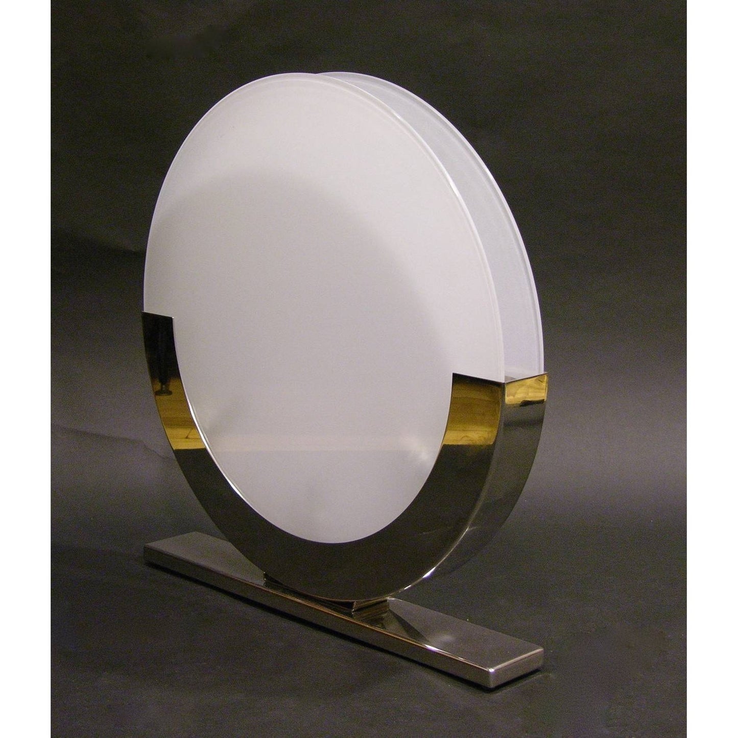 1990 Minimalist Italian Design White and Chrome Round Table Lamp
