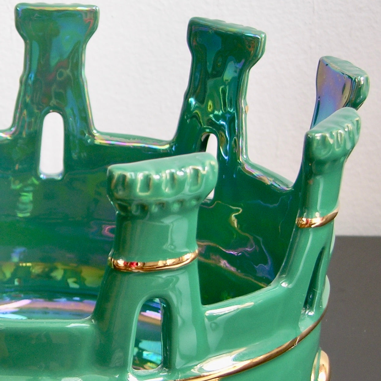 Contemporary Italian Hunter Green Majolica Crown Bowl with Pure Gold Accents