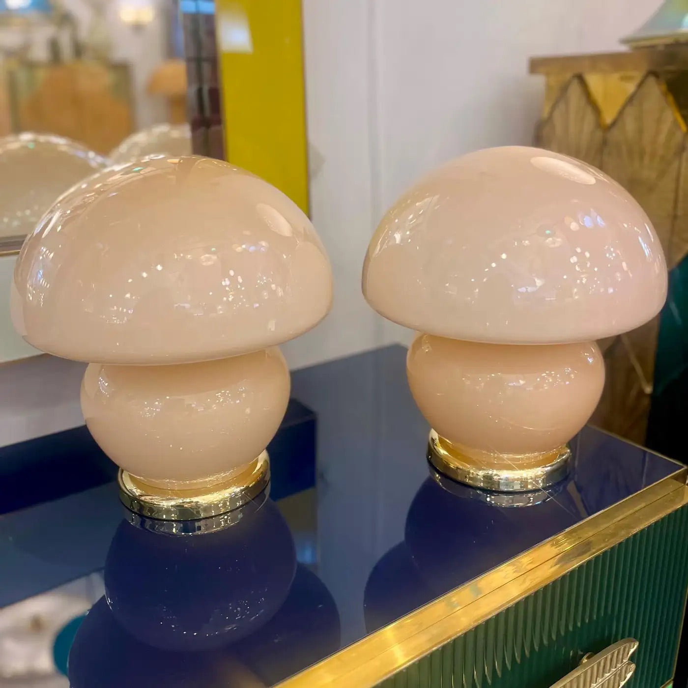 1970s Vintage Italian Pair of Alabaster Murano Glass and Brass Mushroom Lamps