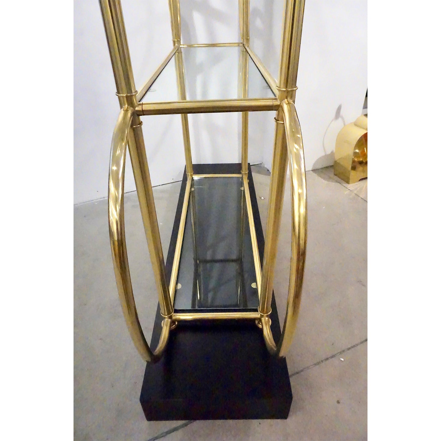 Italian Modern Gold Brass Tubular Shelving Unit Étagère on Black Lacquered Base