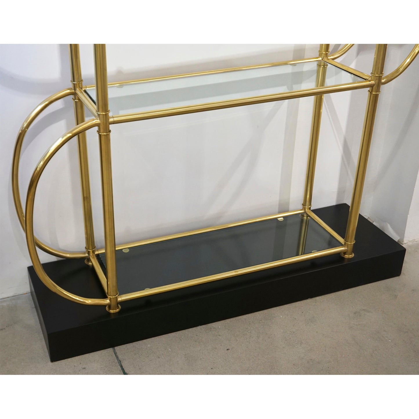 Italian Modern Gold Brass Tubular Shelving Unit Étagère on Black Lacquered Base