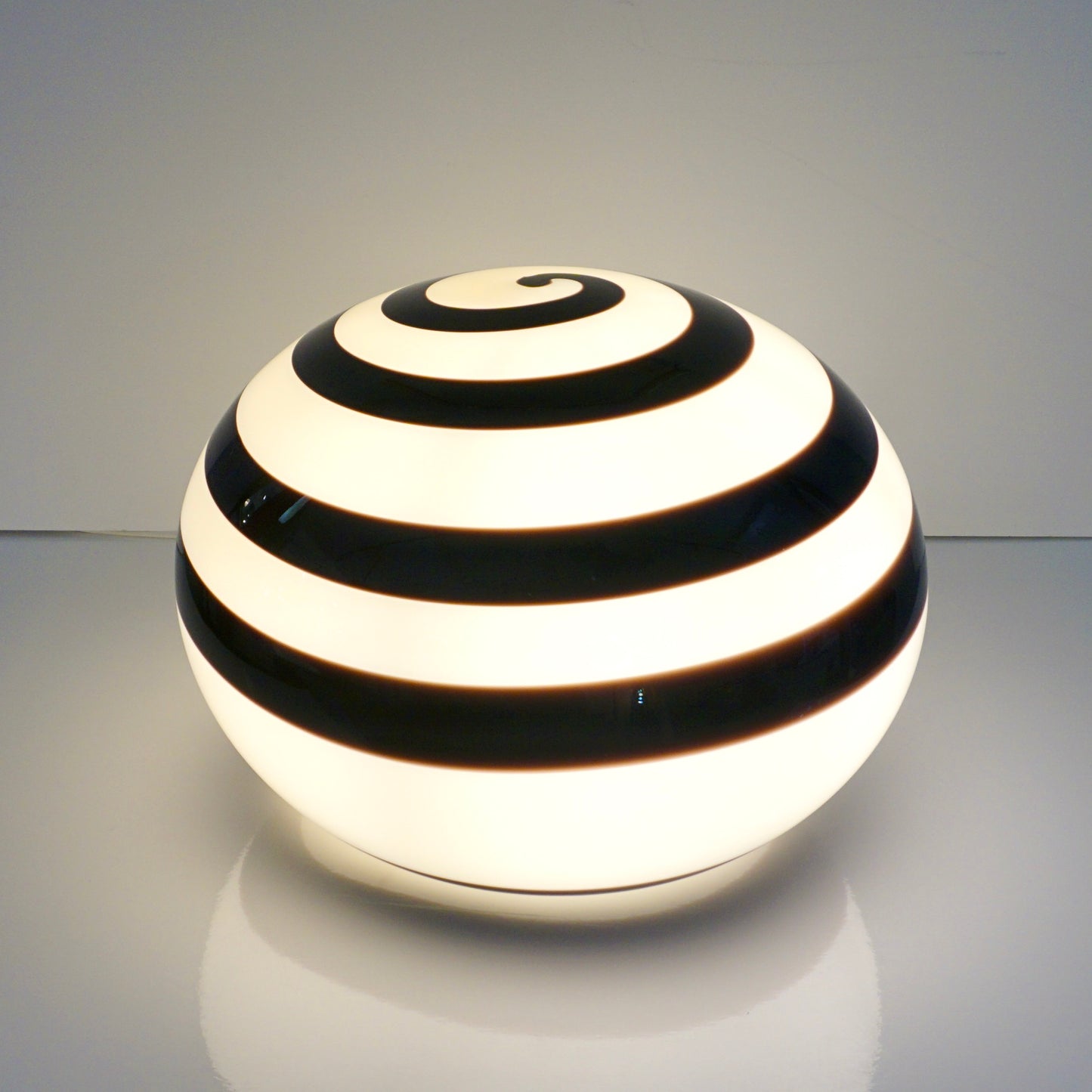 1990s Italian Mid-Century Modern Pair of Brown & Cream Globe Sphere Glass Lamps